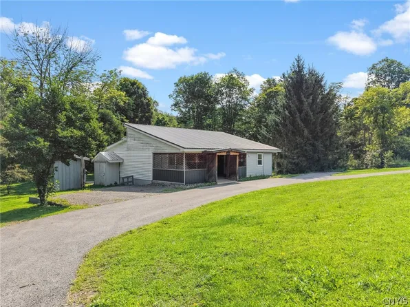 6032 Creek Rd, Oneida, NY 13421