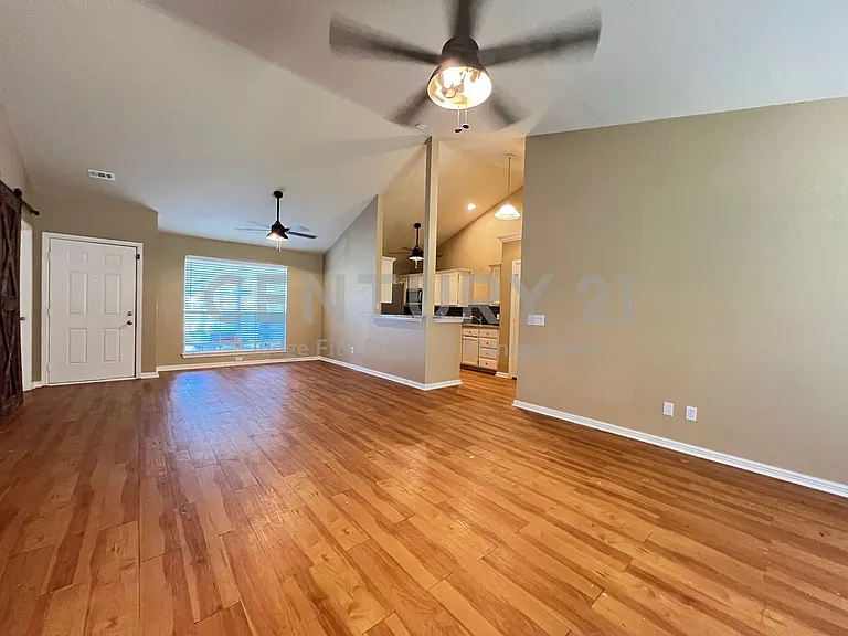 631 Stagecoach Dr — Photo 4