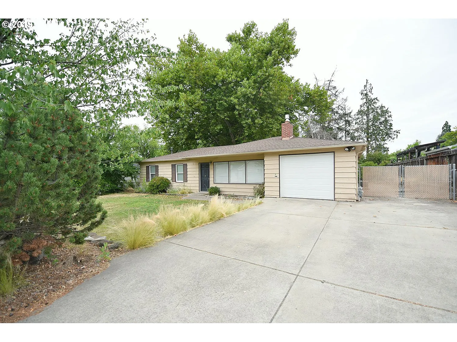 1511 Crown Ave photo 1