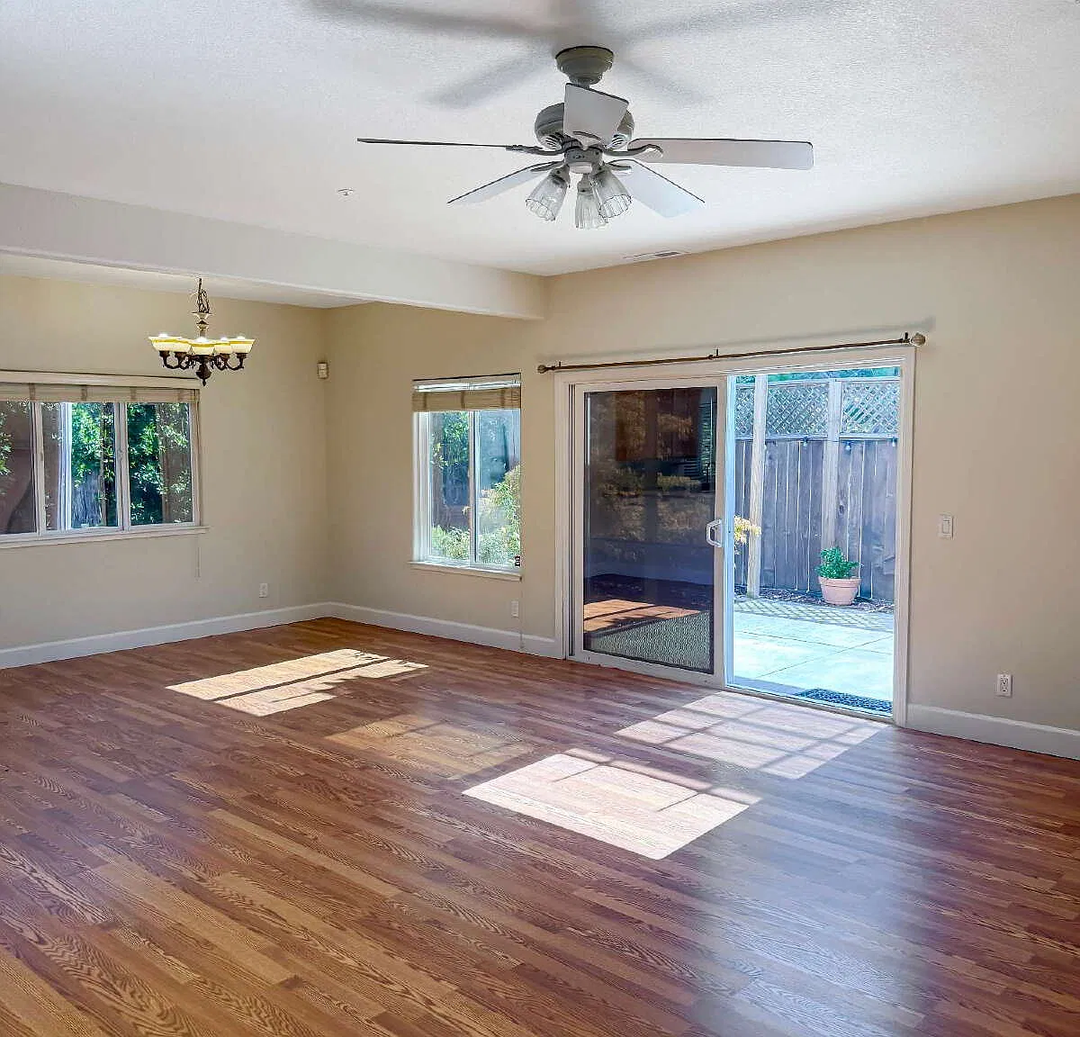 3 bed, 3.0 bath, 1968 sqft, $4,000 — Photo 2