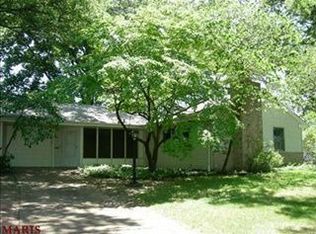 214 Woodridge Rd, Saint Louis, MO 63122