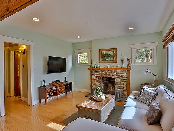 4th image of 422 N Quince St