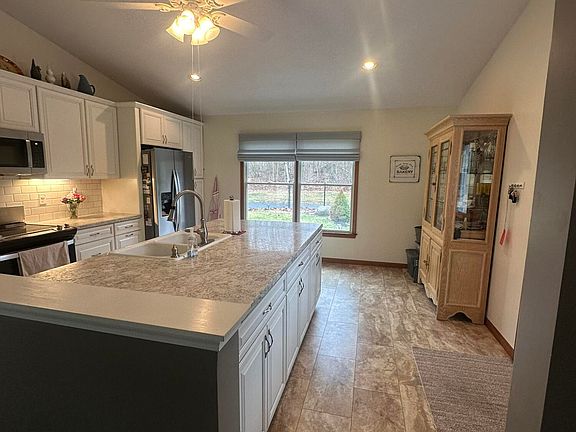 2nd image of 4050 River Rd