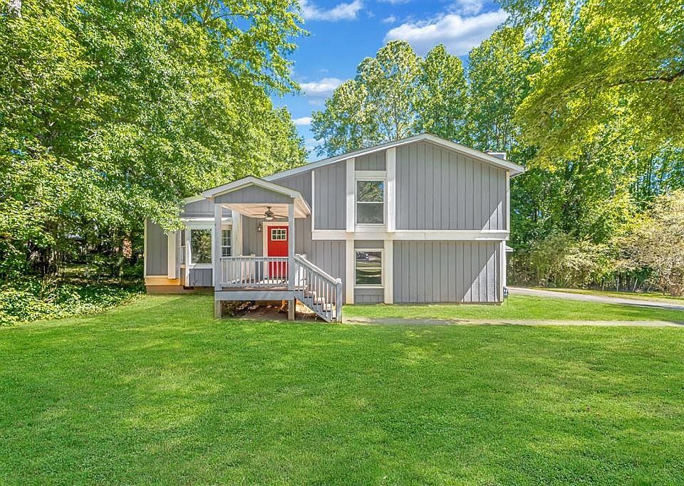 1st image of 2592 Twin Oaks Dr