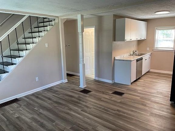 5th image of 2477 Vendome Dr