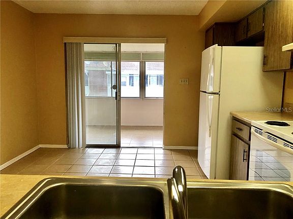 5th image of 1209 Carriage Ln