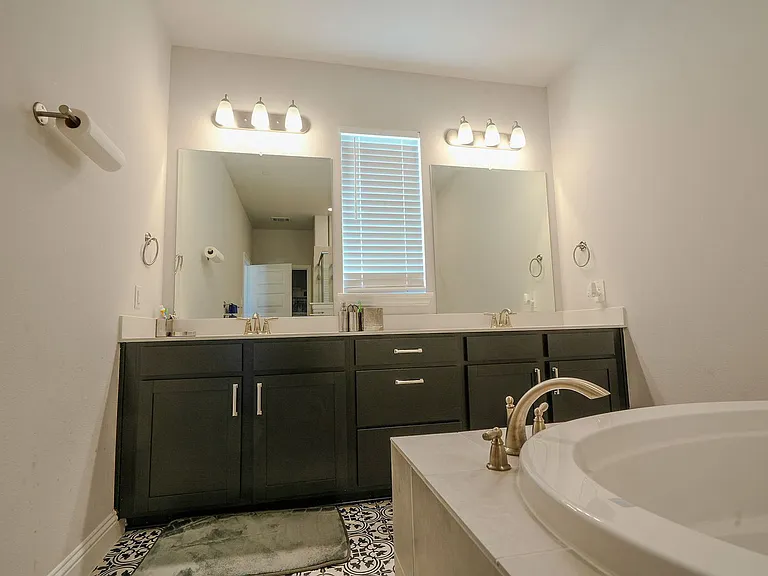 2130 Argolis Dr — Photo 4