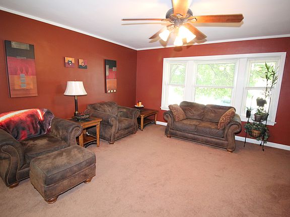 3rd image of 9229 Sproat Ave