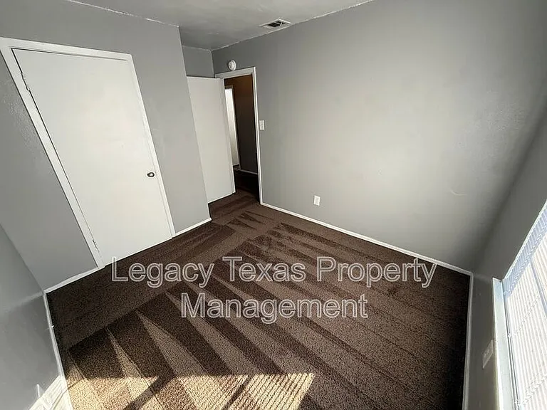 1714 Short St #D — Photo 9