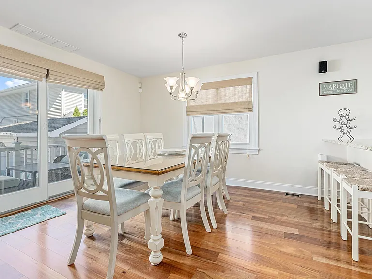 29 N Iroquois Ave #5/21-6/27 — Photo 11