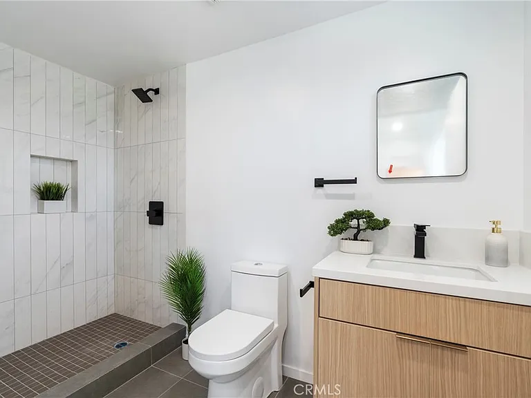 2517 Alsace Ave #1/2 — Photo 10