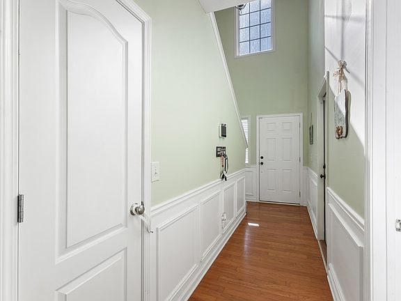 4th image of 10 Brentview Dr