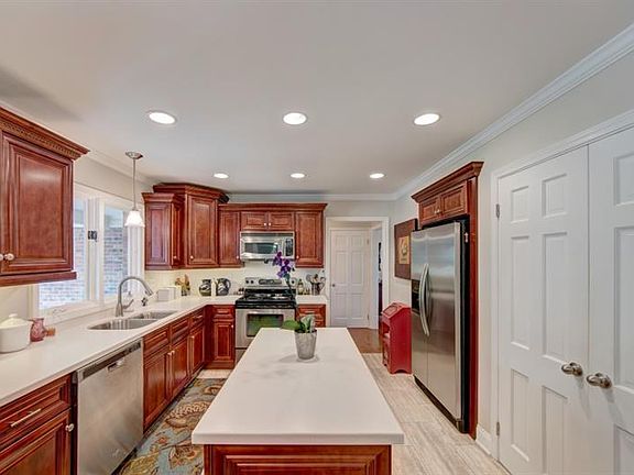 4th image of 1795 Fairview Dr