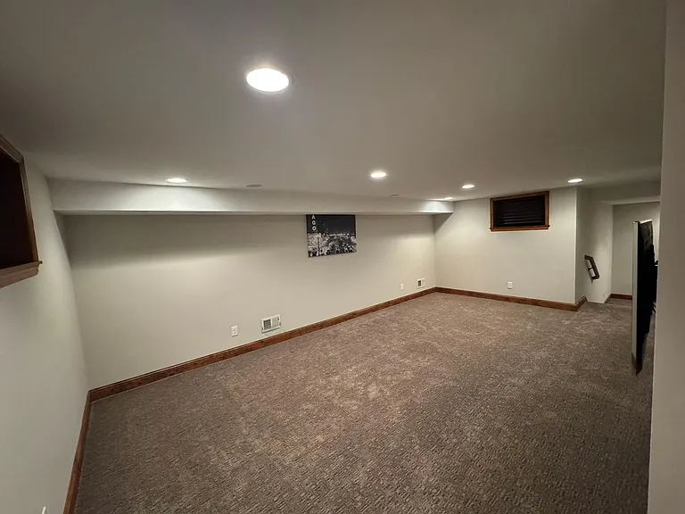 112 Oakwood Rd — Photo 31