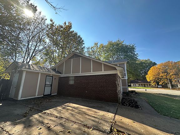 2nd image of 6323 Bent Oak Ln