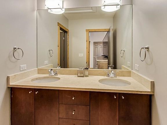 4th image of 3133 N Lakewood Ave APT 2d
