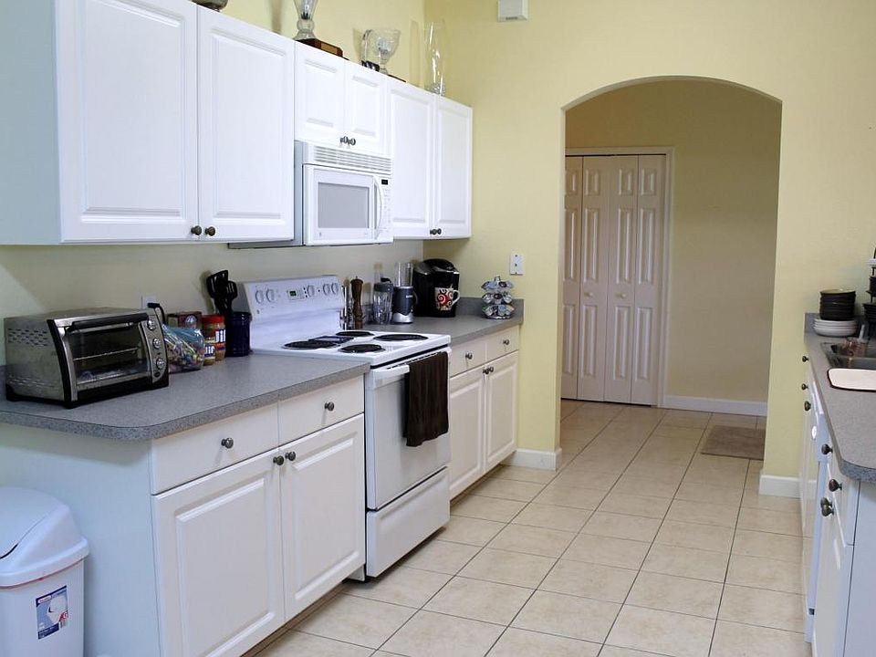 1st image of 594 NW Waverly Cir