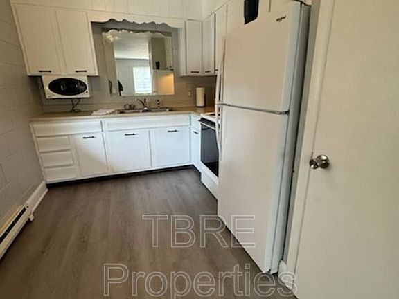 4th image of 1528 6th Ave APT 4