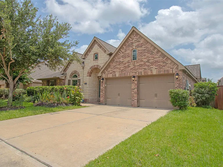 2019 Sunset Springs Dr — Photo 4