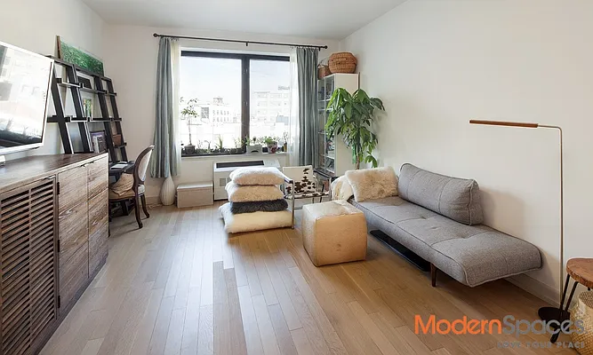 Sold by Modern Spaces | media 25