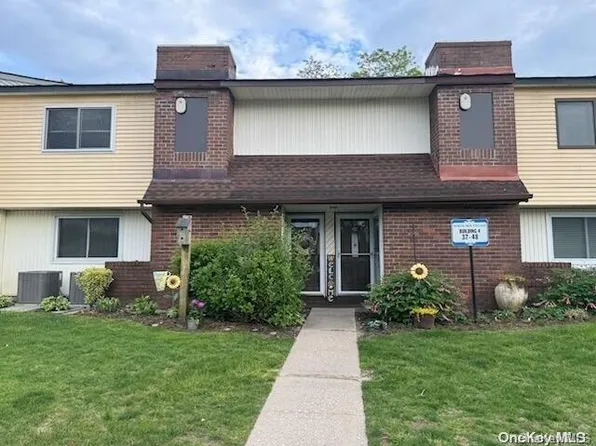 43 Point Circle S #43, Coram, NY 11727