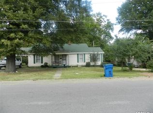 225 8th St, Trenton, TN 38382