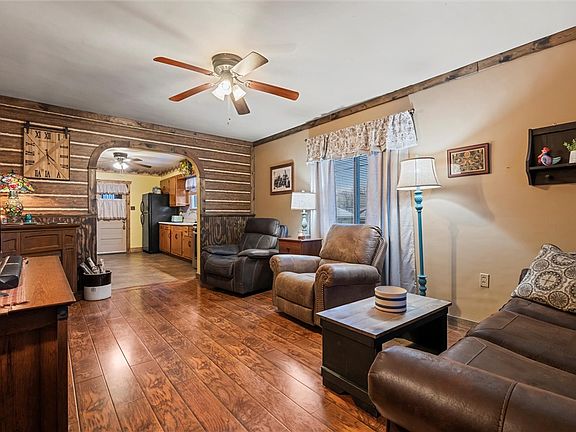 4th image of 44 Franklin Ave