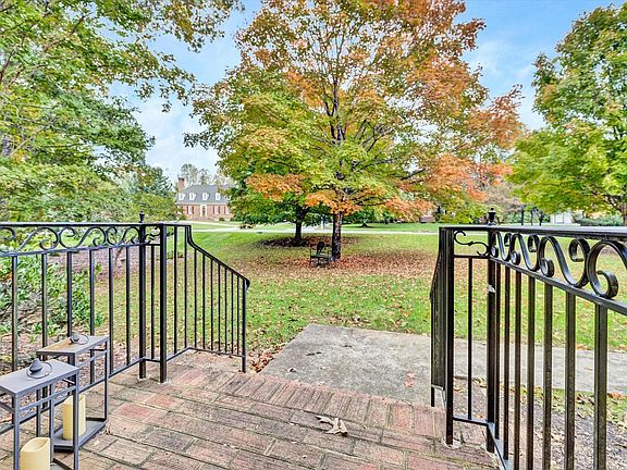 5th image of 442 New Britain Dr