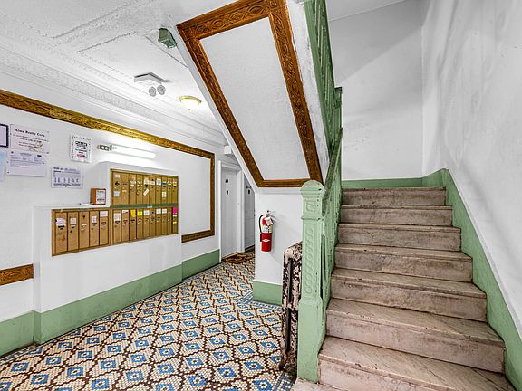 3rd image of 527 34th St APT D4