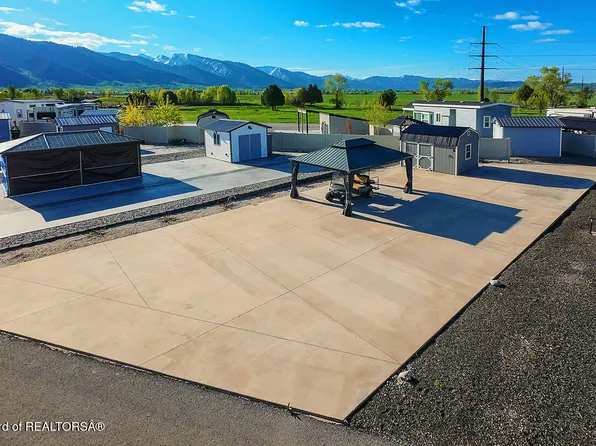 909 Whiffle Tree Dr, Thayne, WY 83127