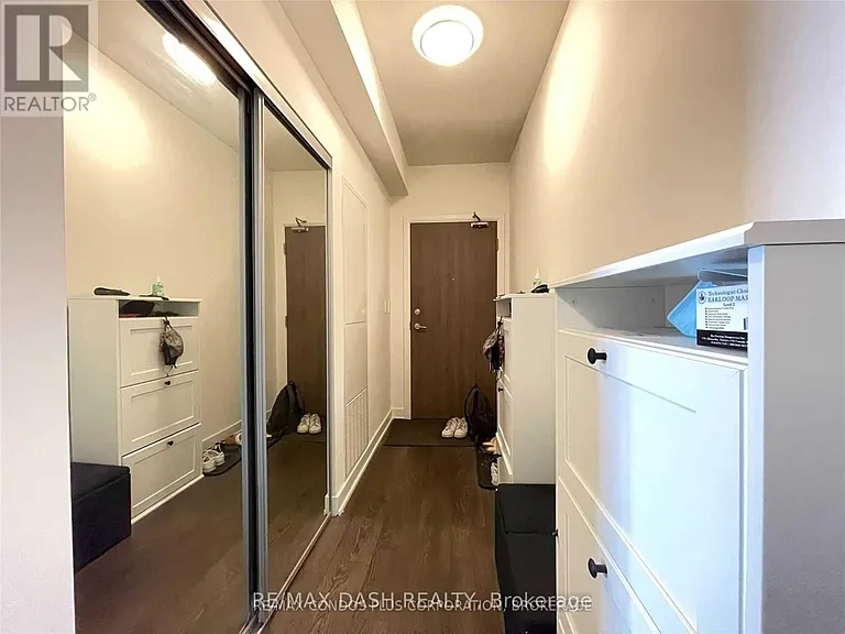 27 Bathurst St #902W — Photo 2