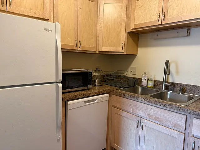Ready-to-go Kitchen, fully stocked!