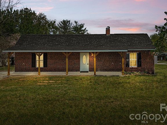 2nd image of 4665 Estes Dr