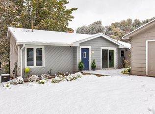 8819 Hammontree Cir, Urbandale, IA 50322