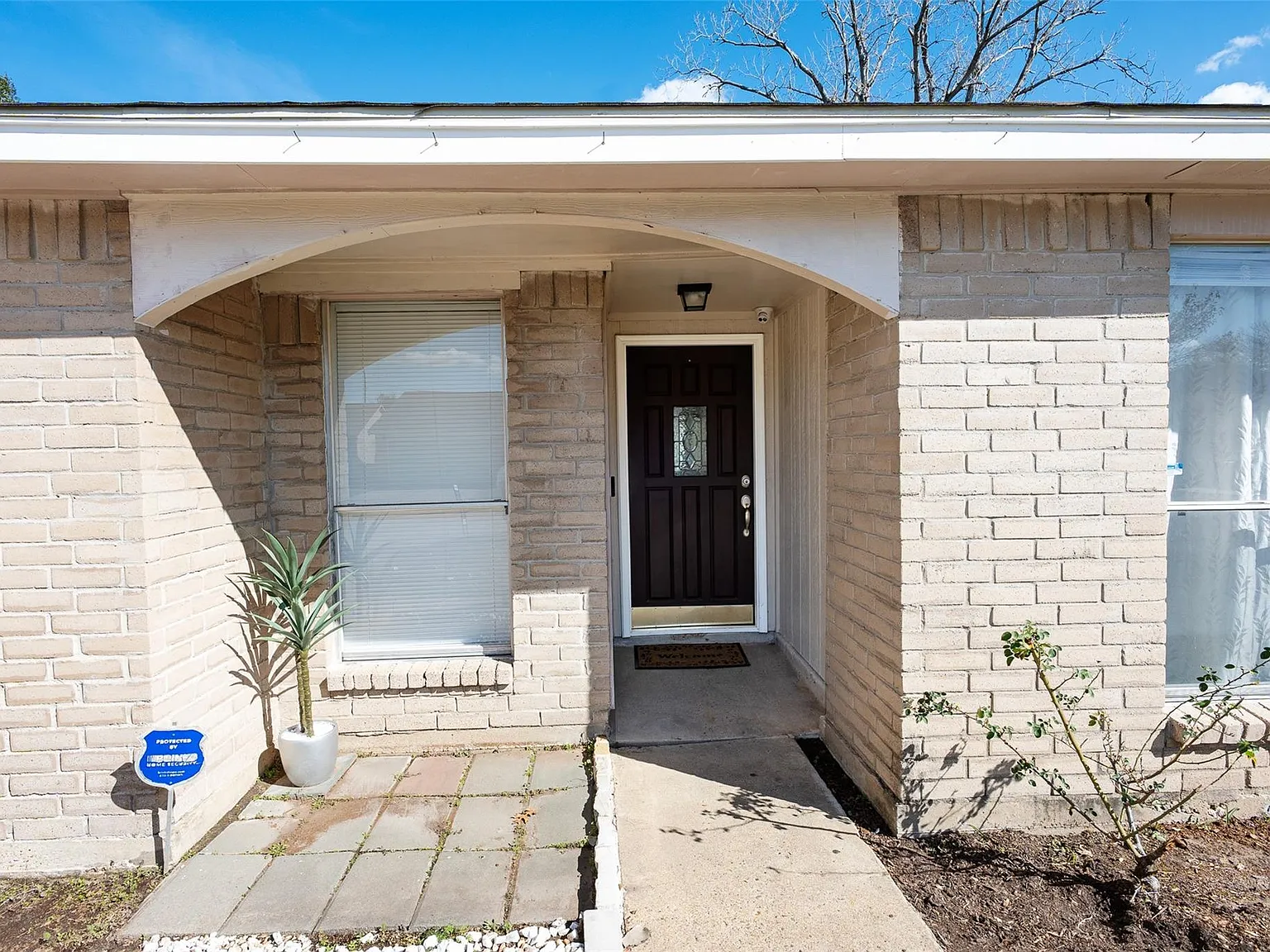 3 bed, 2.0 bath, 1170 sqft, $1,850 — Photo 2
