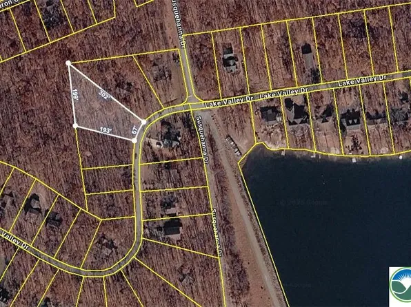 32 Lake Valley Dr #B, Hazleton, PA 18202