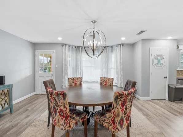 111 Havenwood Dr, Enchanted Oaks, TX 75156