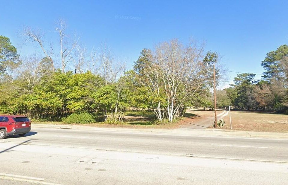 2nd image of 609 McCrays Mill Rd