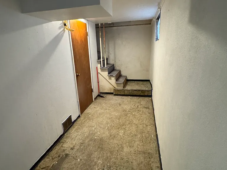 9619 Newton Dr — Photo 8