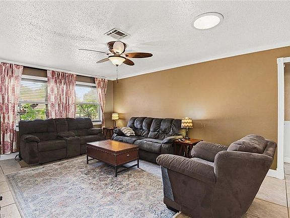 4th image of 2136 Flora AVE