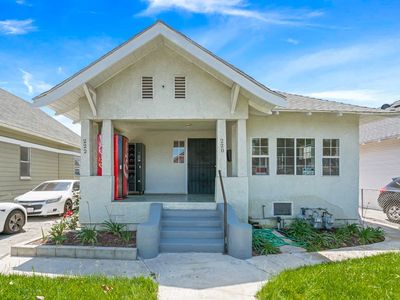 220 W 49th St, Los Angeles, CA, 90037