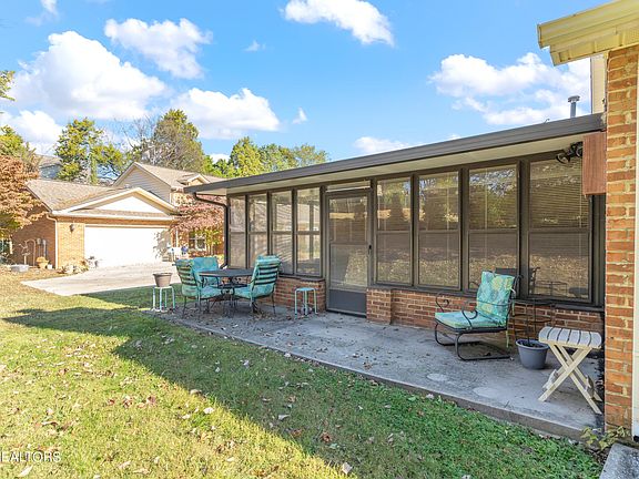 5th image of 7635 Breckenridge Ln