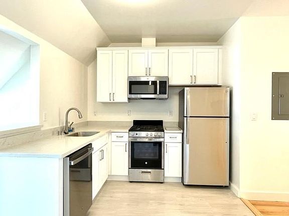 4th image of 2140 Vallejo St #8