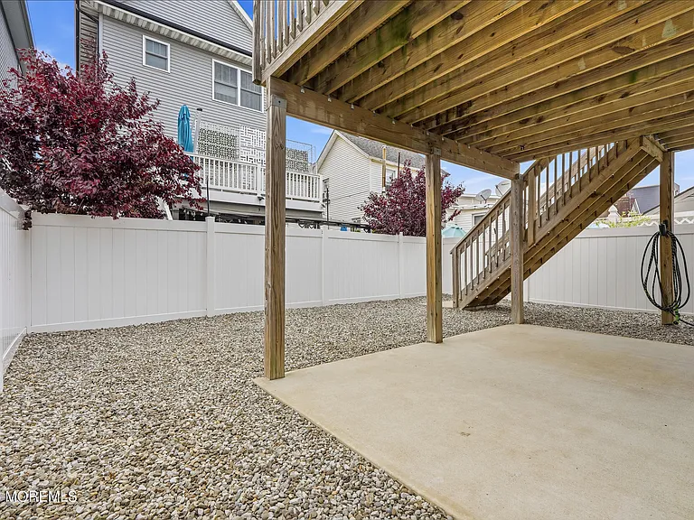 34 North St — Photo 38