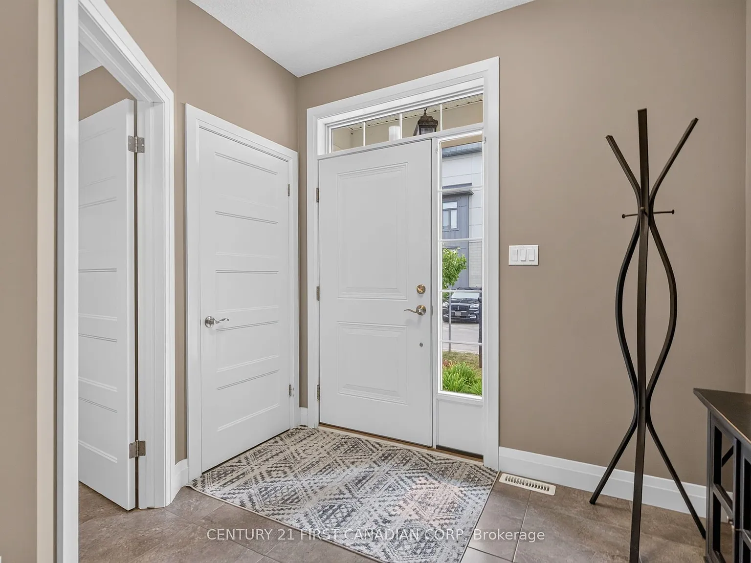 4 bed, $2,800 — Photo 3