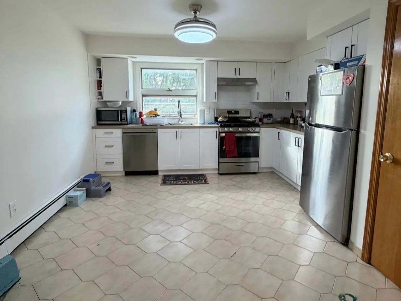3 bed, 1600 sqft, $3,500 — Photo 3