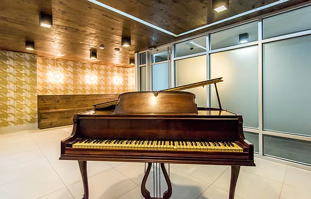 Rented by Nooklyn NYC LLC | media 43