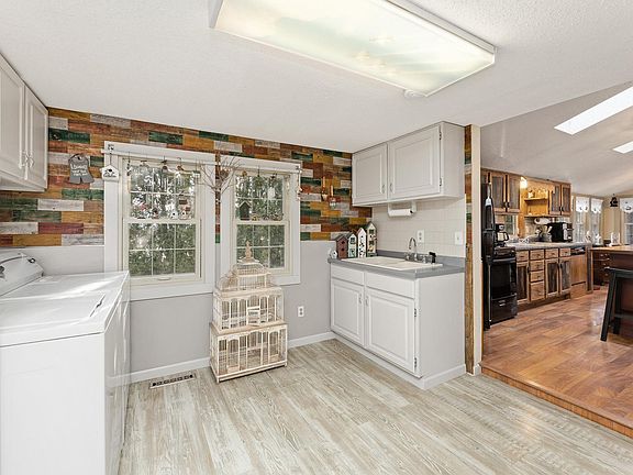 3rd image of 46652 Riverview Dr
