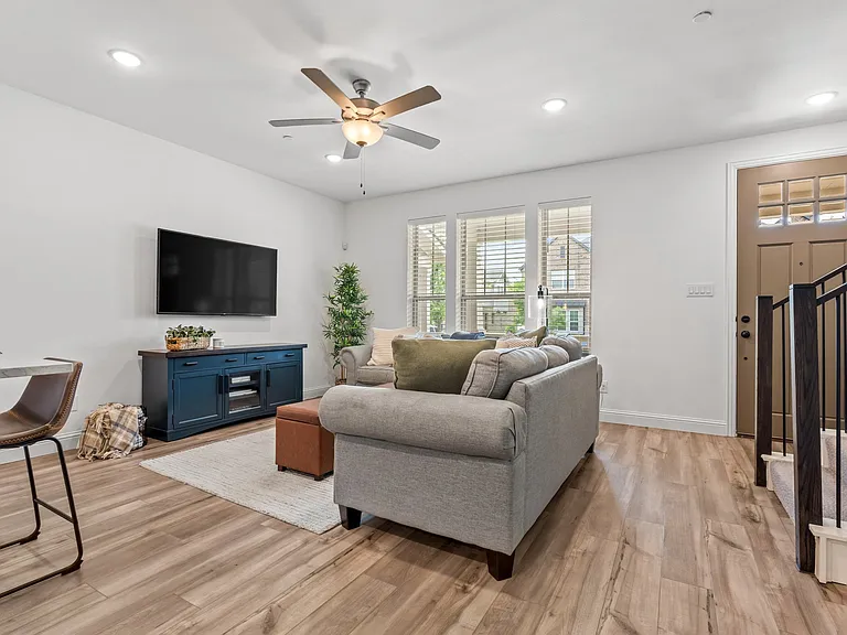 2529 Barnwood Ln — Photo 5