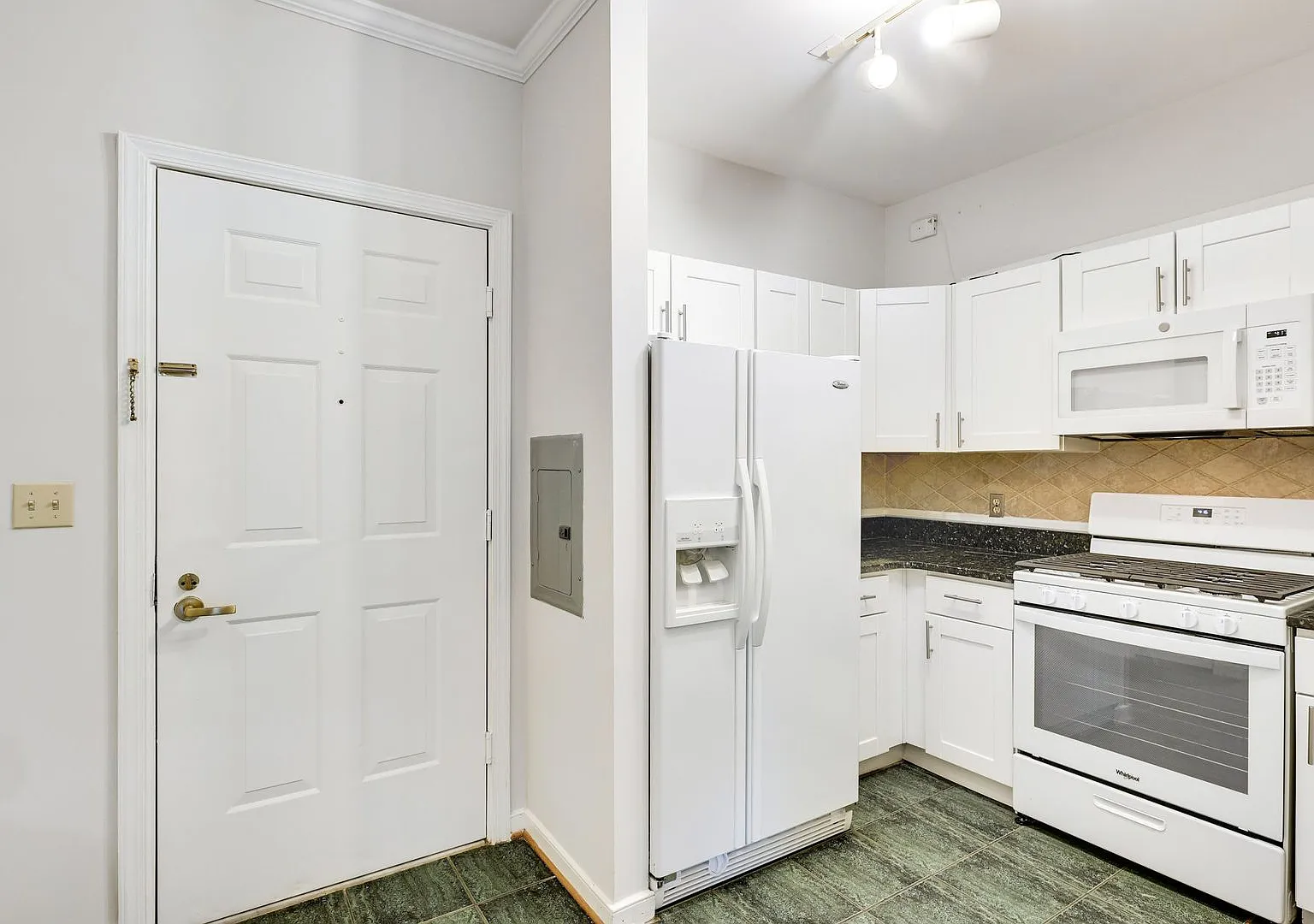 Ideally located near the Metro and Tysons Galleria, offering premier access to shopping, dining, ... — Photo 3